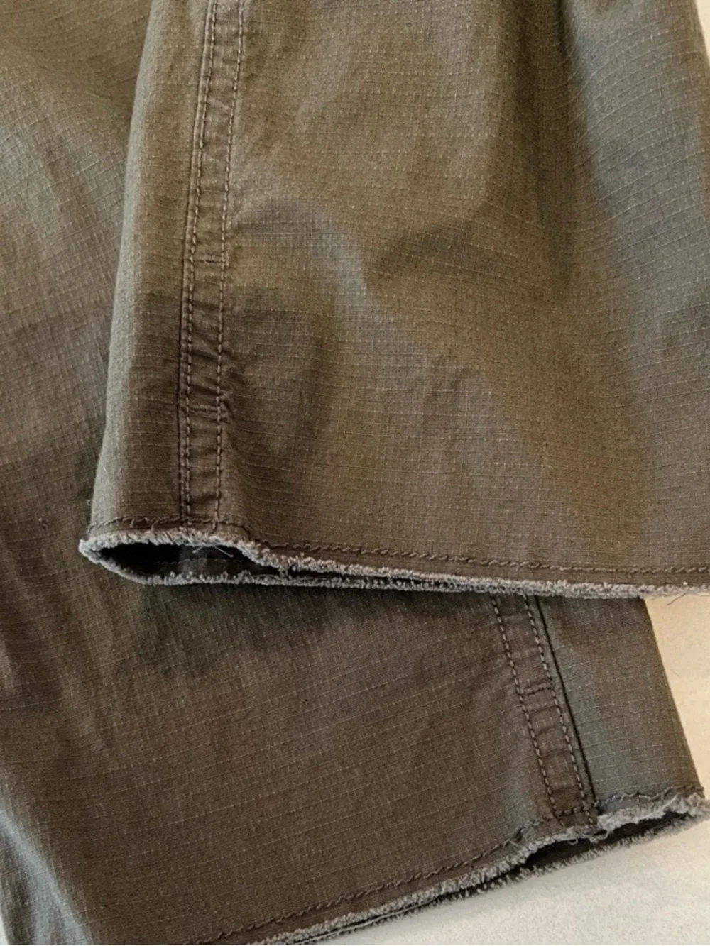 Vuori Ripstop Pants Olive Raw Hem Jogger NWOT - Picture 8 of 12
